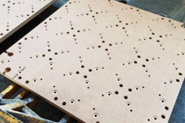 Frezowanie CNC paneli technicznych w MDF