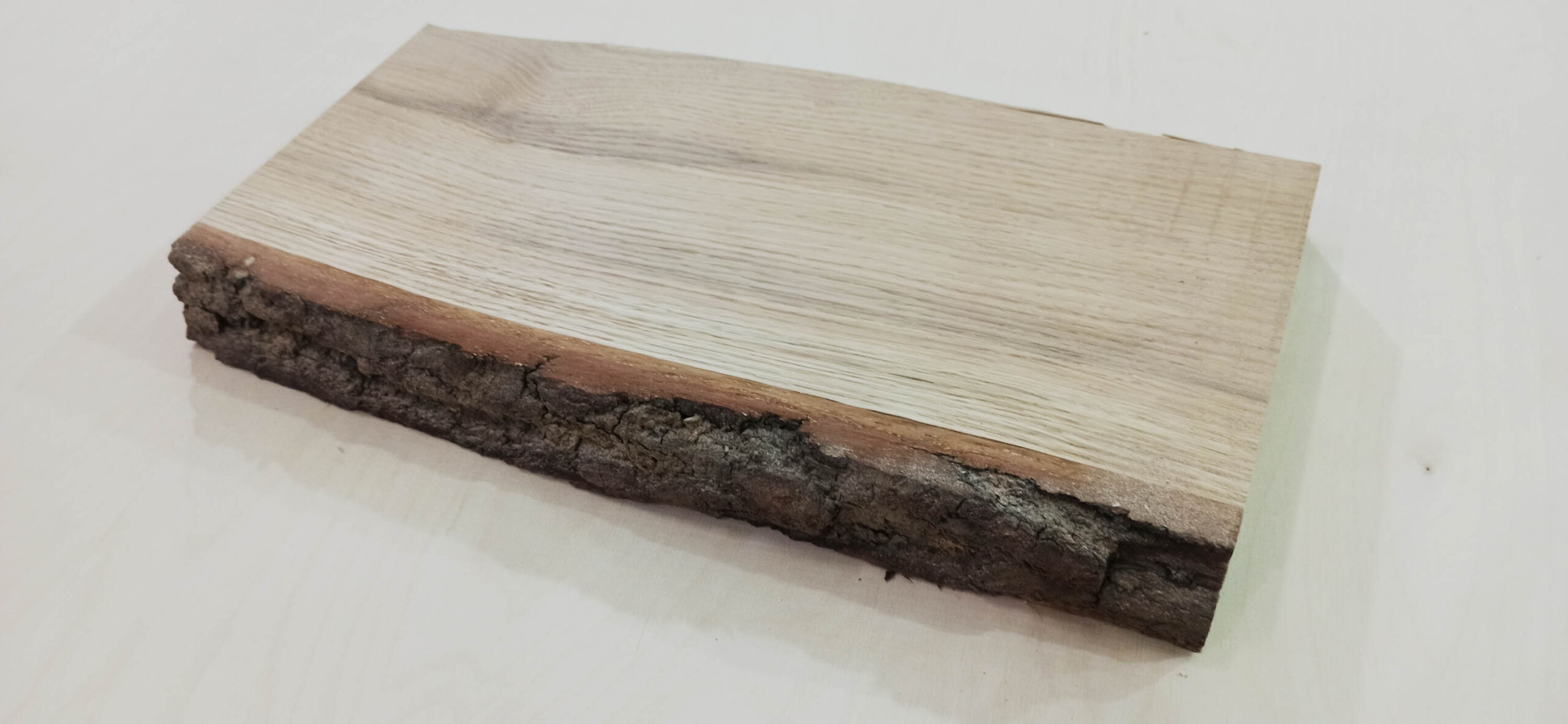 Tarcica jesionowa - Jak przygotować drewno do frezowania CNC