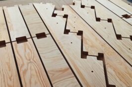 Frezowanie CNC schodów ze sklejki sosnowej