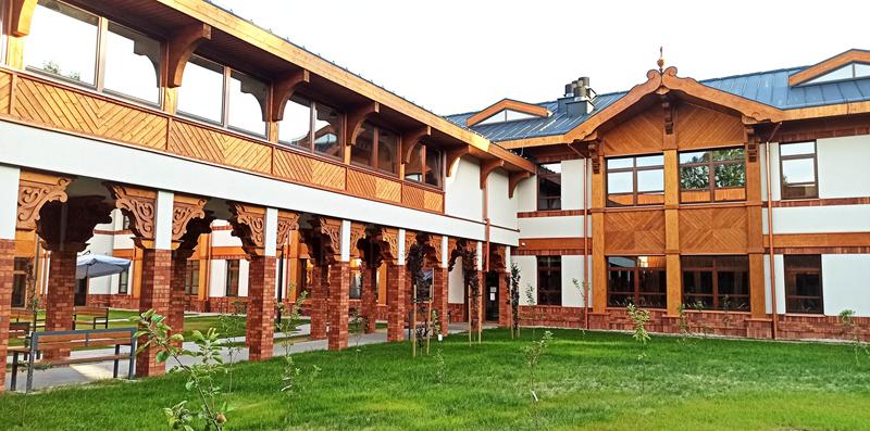 Drewniane elementy elewacji wykonane w technologii CNC