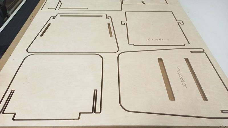 Frezowanie mebli ze sklejki