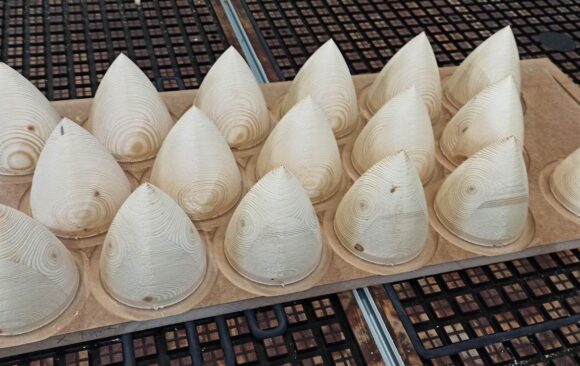 Realizacje: Frezowanie CNC drewnianych kopułek