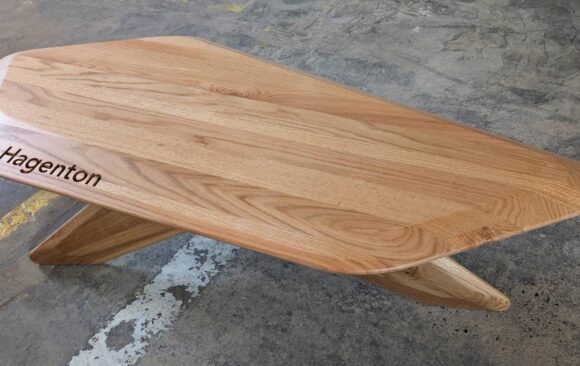 Realizacje: Frezowanie CNC drewnianego stolika